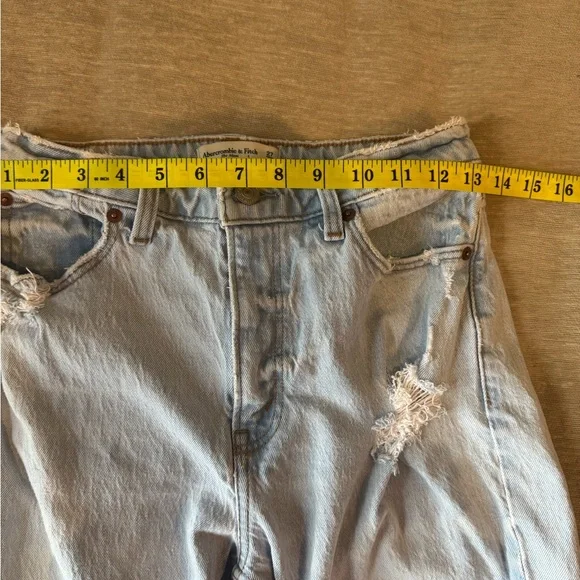 Abercrombie & Fitch The Mom High Rise Curve Love Jeans Size 27 Light Wash - Picture 8 of 10